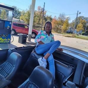 Meet your Posher, Monica